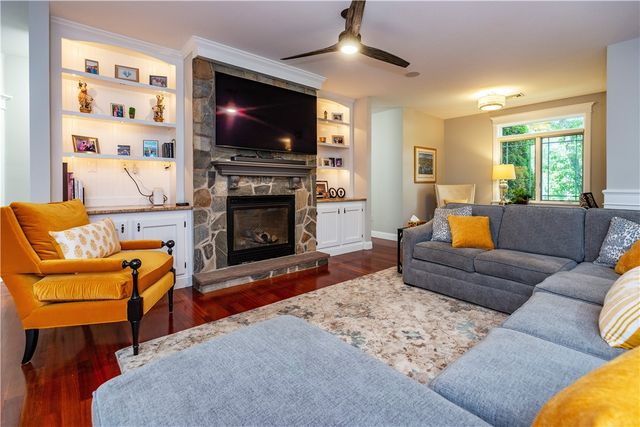 1 Victoria Drive, Smithfield, RI 02917