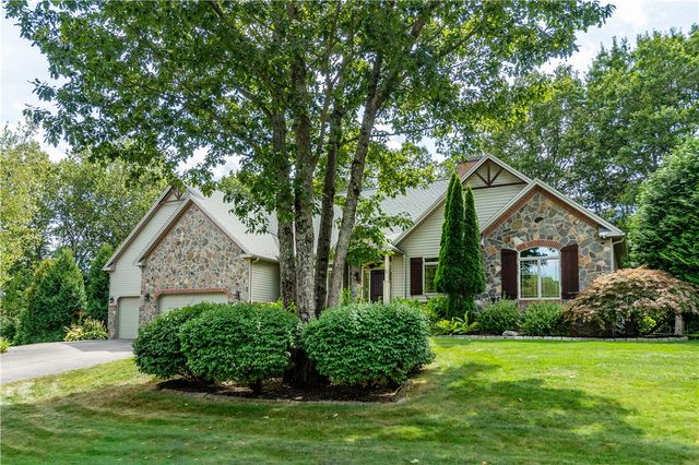 1 Victoria Drive, Smithfield, RI 02917