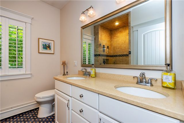 1 Victoria Drive, Smithfield, RI 02917