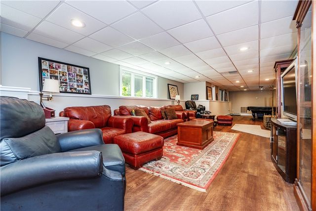 1 Victoria Drive, Smithfield, RI 02917