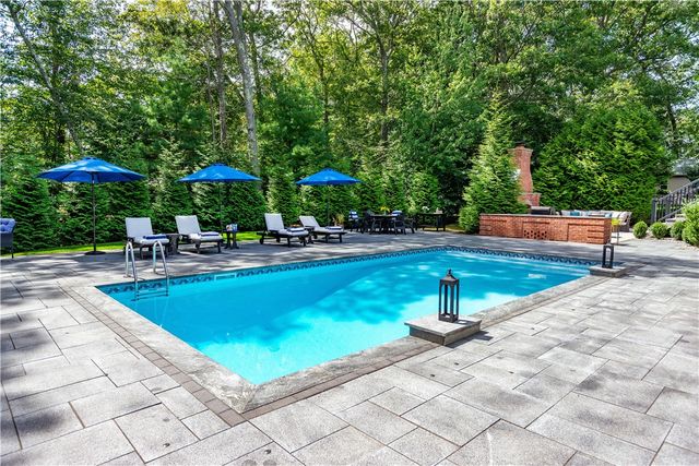 1 Victoria Drive, Smithfield, RI 02917