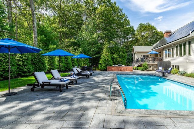 1 Victoria Drive, Smithfield, RI 02917