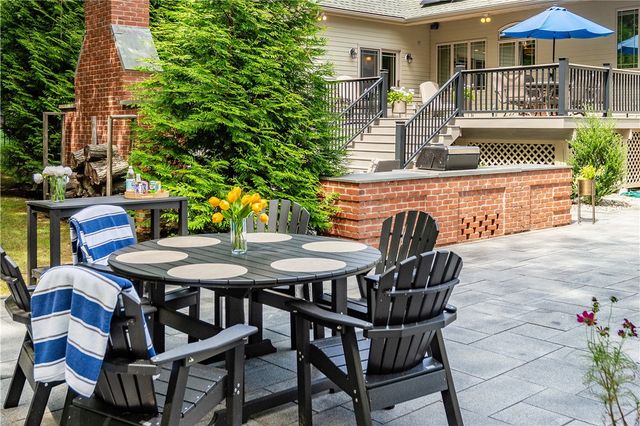 1 Victoria Drive, Smithfield, RI 02917