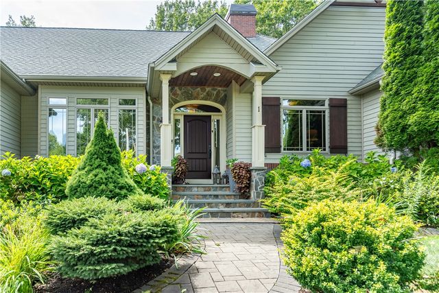 1 Victoria Drive, Smithfield, RI 02917