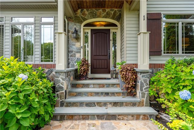 1 Victoria Drive, Smithfield, RI 02917