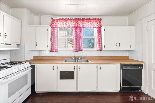 196 Strawberry Hill Avenue, Woodbridge Proper, NJ 07095