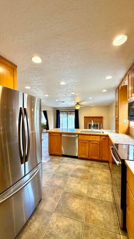 10813 Hagen Road NE, Albuquerque, NM 87111