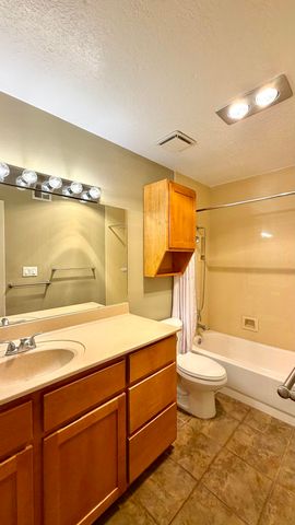 10813 Hagen Road NE, Albuquerque, NM 87111