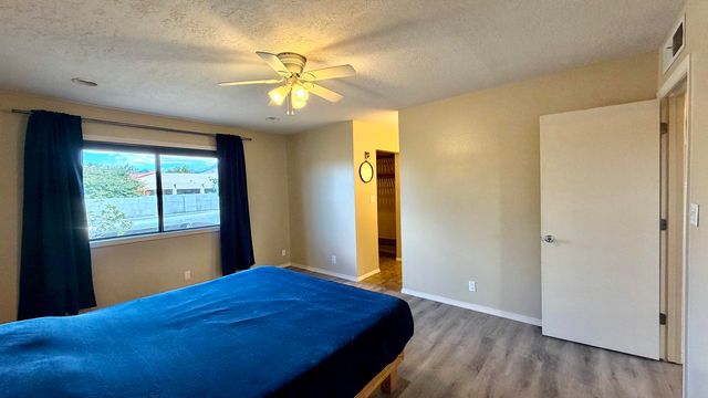 10813 Hagen Road NE, Albuquerque, NM 87111