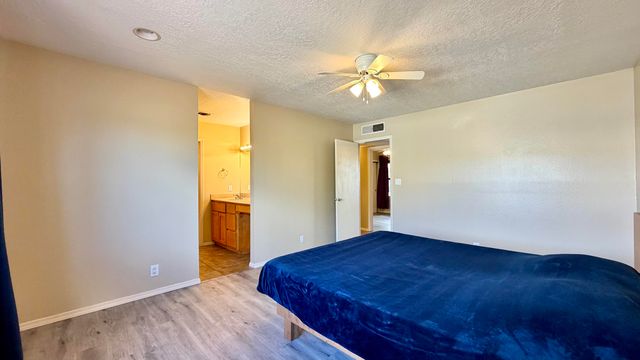 10813 Hagen Road NE, Albuquerque, NM 87111