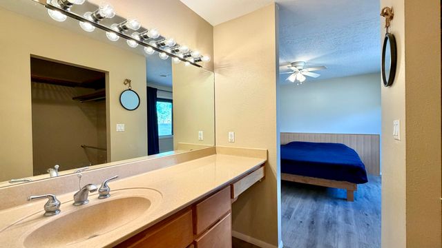 10813 Hagen Road NE, Albuquerque, NM 87111