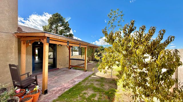 10813 Hagen Road NE, Albuquerque, NM 87111