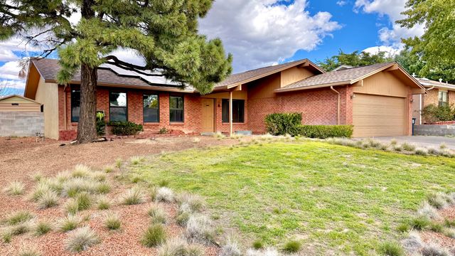 10813 Hagen Road NE, Albuquerque, NM 87111