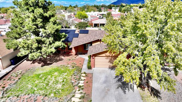 10813 Hagen Road NE, Albuquerque, NM 87111