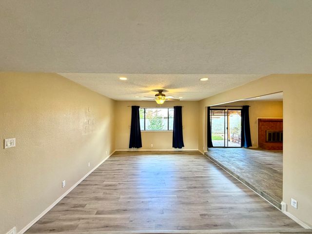 10813 Hagen Road NE, Albuquerque, NM 87111