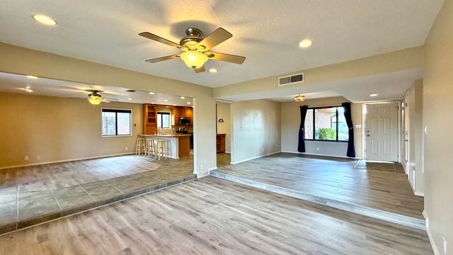 10813 Hagen Road NE, Albuquerque, NM 87111