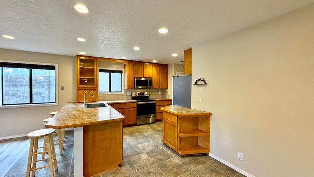 10813 Hagen Road NE, Albuquerque, NM 87111