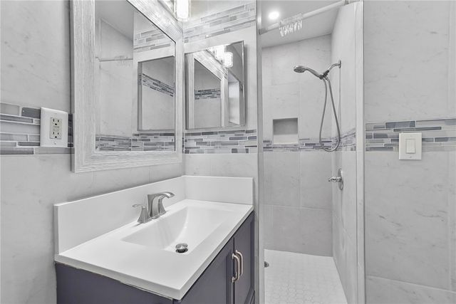 1147 Fedora Street, Los Angeles, CA 90006