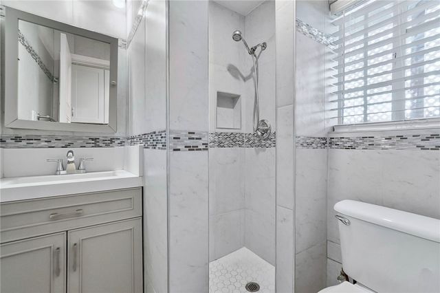 1147 Fedora Street, Los Angeles, CA 90006