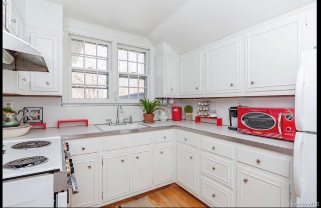 1680 N Sea Road, Southampton, NY 11968