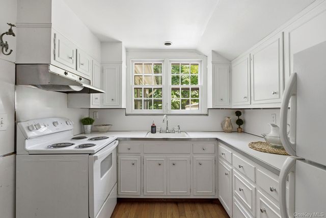 1680 N Sea Road, Southampton, NY 11968