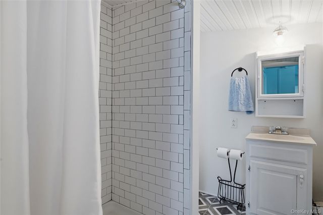 1680 N Sea Road, Southampton, NY 11968