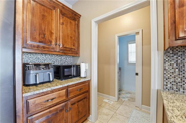 4701 Corinth Drive, St Joseph, MO 64506