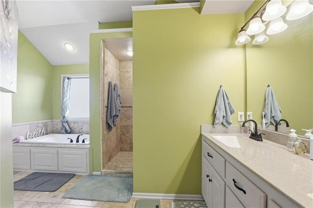 4701 Corinth Drive, St Joseph, MO 64506