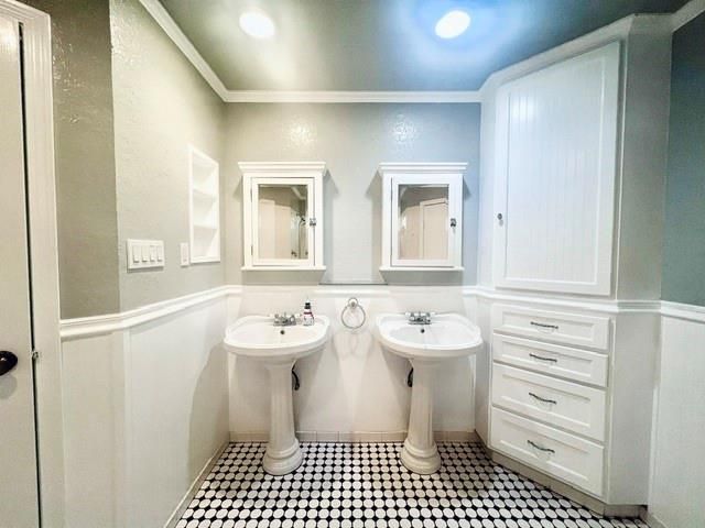 27 N Greenbud Court, The Woodlands, TX 77380