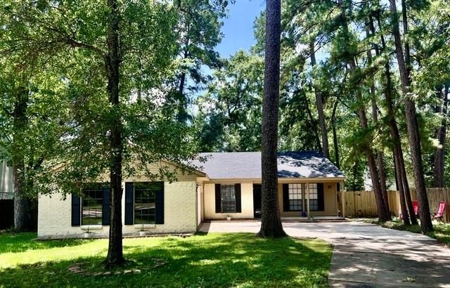 27 N Greenbud Court, The Woodlands, TX 77380