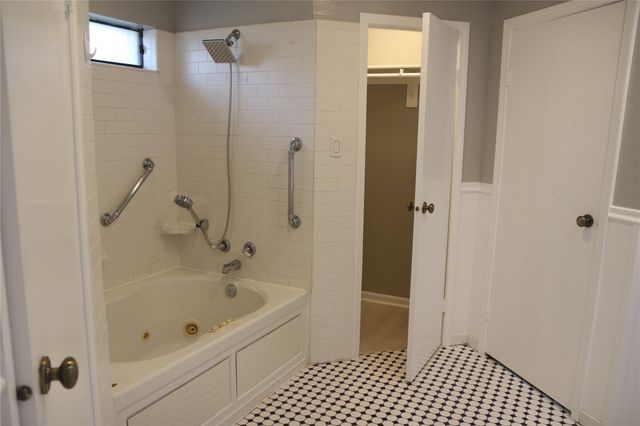 27 N Greenbud Court, The Woodlands, TX 77380