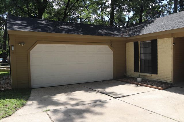 27 N Greenbud Court, The Woodlands, TX 77380