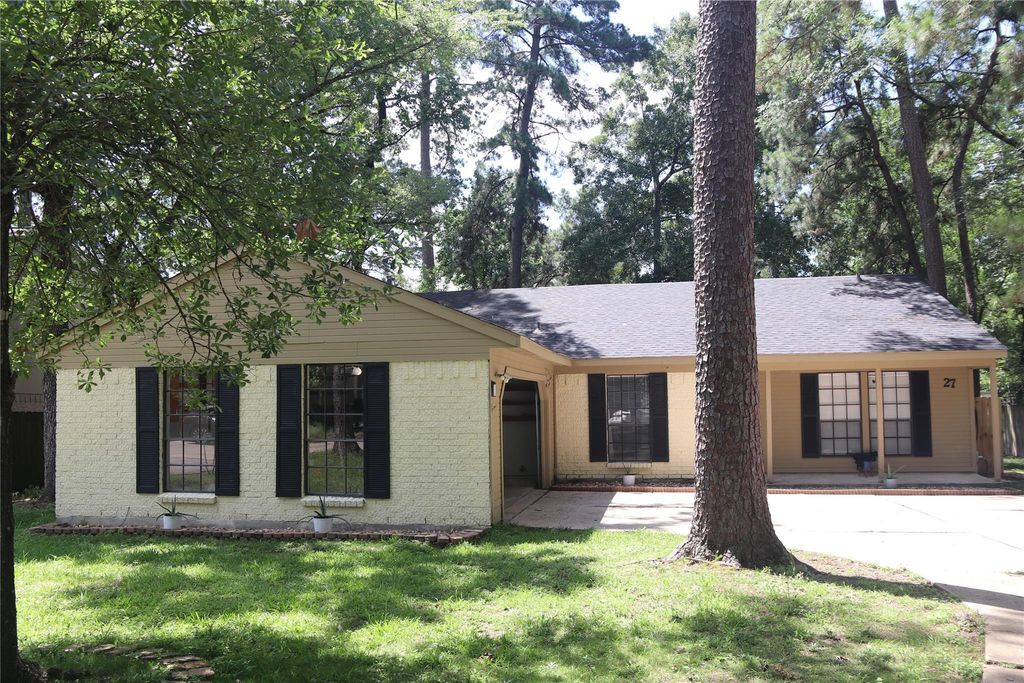 27 N Greenbud Court, The Woodlands, TX 77380