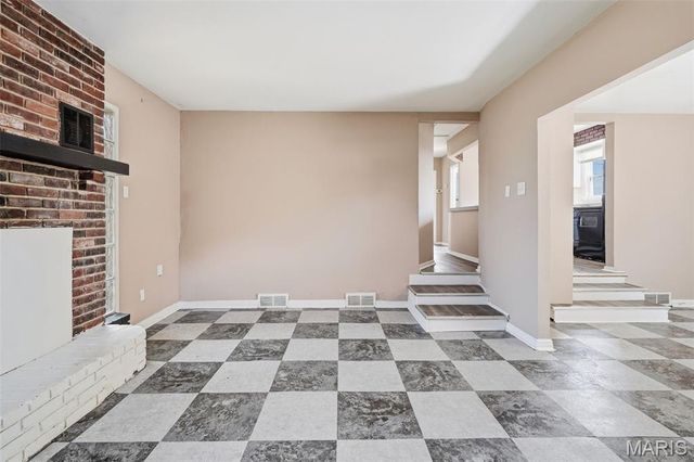 8114 Waddell Avenue, St Louis, MO 63125