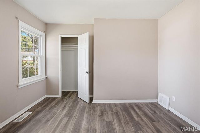 8114 Waddell Avenue, St Louis, MO 63125