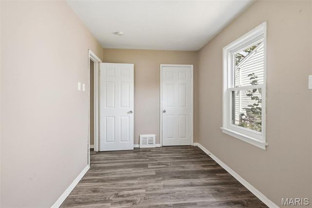 8114 Waddell Avenue, St Louis, MO 63125