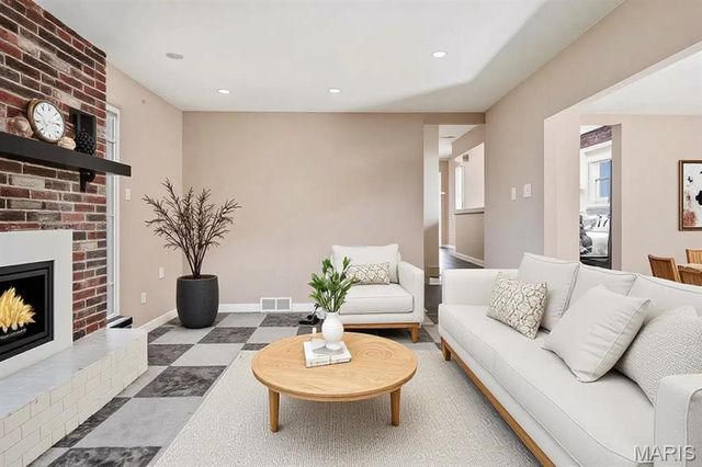 8114 Waddell Avenue, St Louis, MO 63125