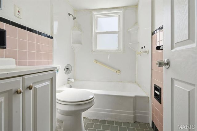 8114 Waddell Avenue, St Louis, MO 63125