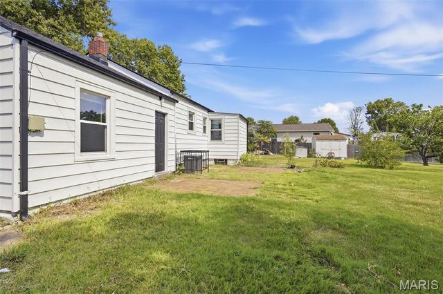 8114 Waddell Avenue, St Louis, MO 63125