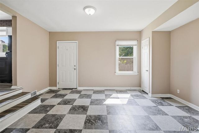 8114 Waddell Avenue, St Louis, MO 63125