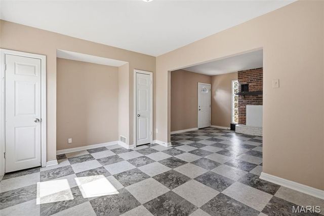 8114 Waddell Avenue, St Louis, MO 63125