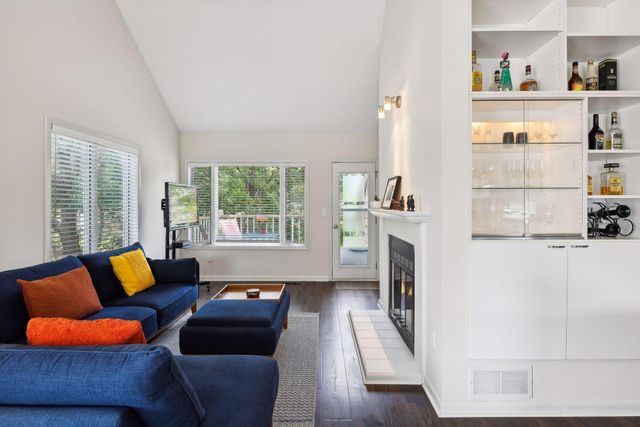 2824 Kenwood Isles Drive, Minneapolis, MN 55408