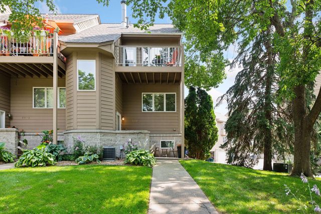 2824 Kenwood Isles Drive, Minneapolis, MN 55408