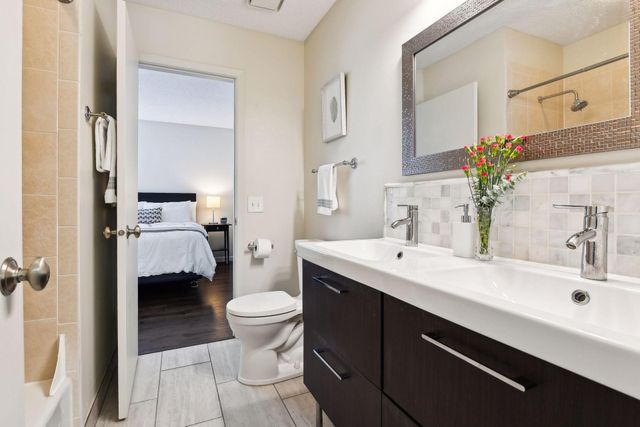 2824 Kenwood Isles Drive, Minneapolis, MN 55408