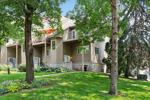 2824 Kenwood Isles Drive, Minneapolis, MN 55408