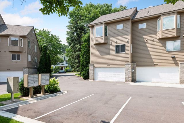 2824 Kenwood Isles Drive, Minneapolis, MN 55408