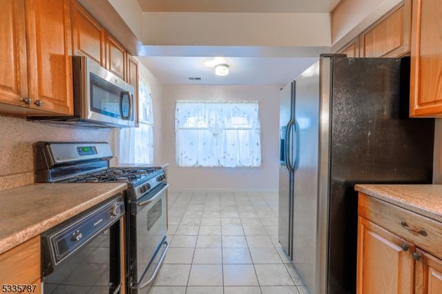 614 W 8th St 10, Plainfield City, NJ 07060