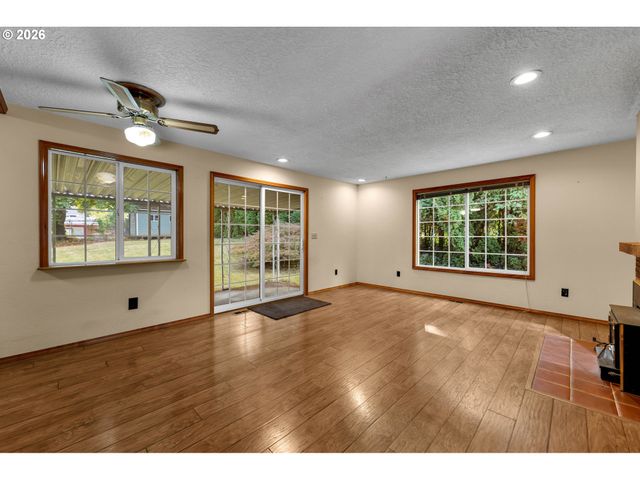 907 PIONEER St, Ridgefield, WA 98642