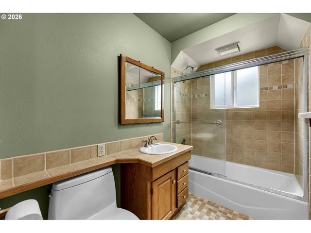 907 PIONEER St, Ridgefield, WA 98642