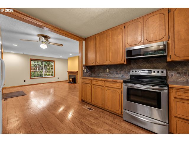 907 PIONEER St, Ridgefield, WA 98642